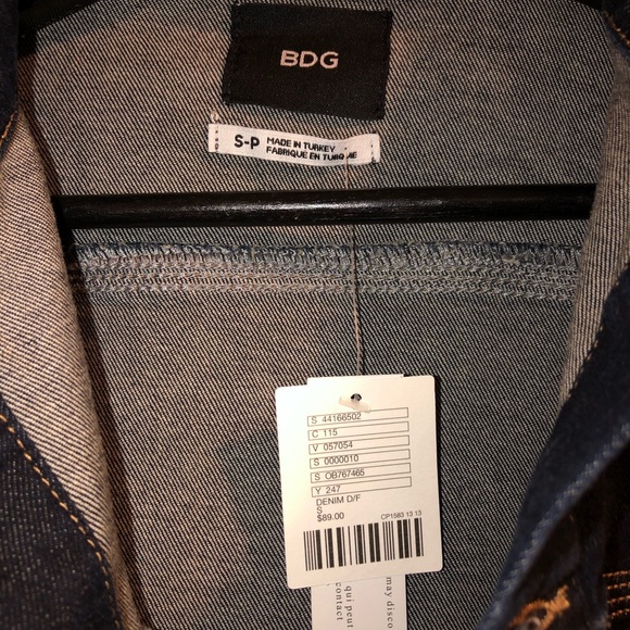 Urban Outfitters Cropped Denim Jacket  // NWT - Picture 4 of 4